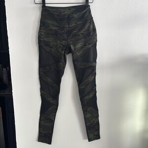Jessica Simpson Green and Black Camo Leggings